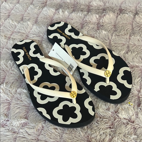 Tory Burch Black and Cream Floral Sandals size 6. New